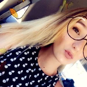 Meet your Posher, Alexis